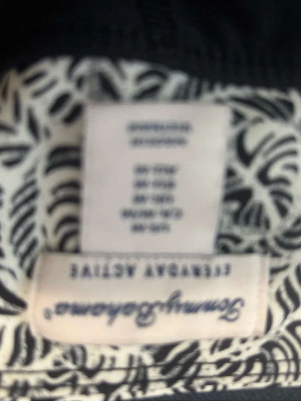 Tommy Bahama Black and White Printed Skort Size Medium - Picture 2 of 4